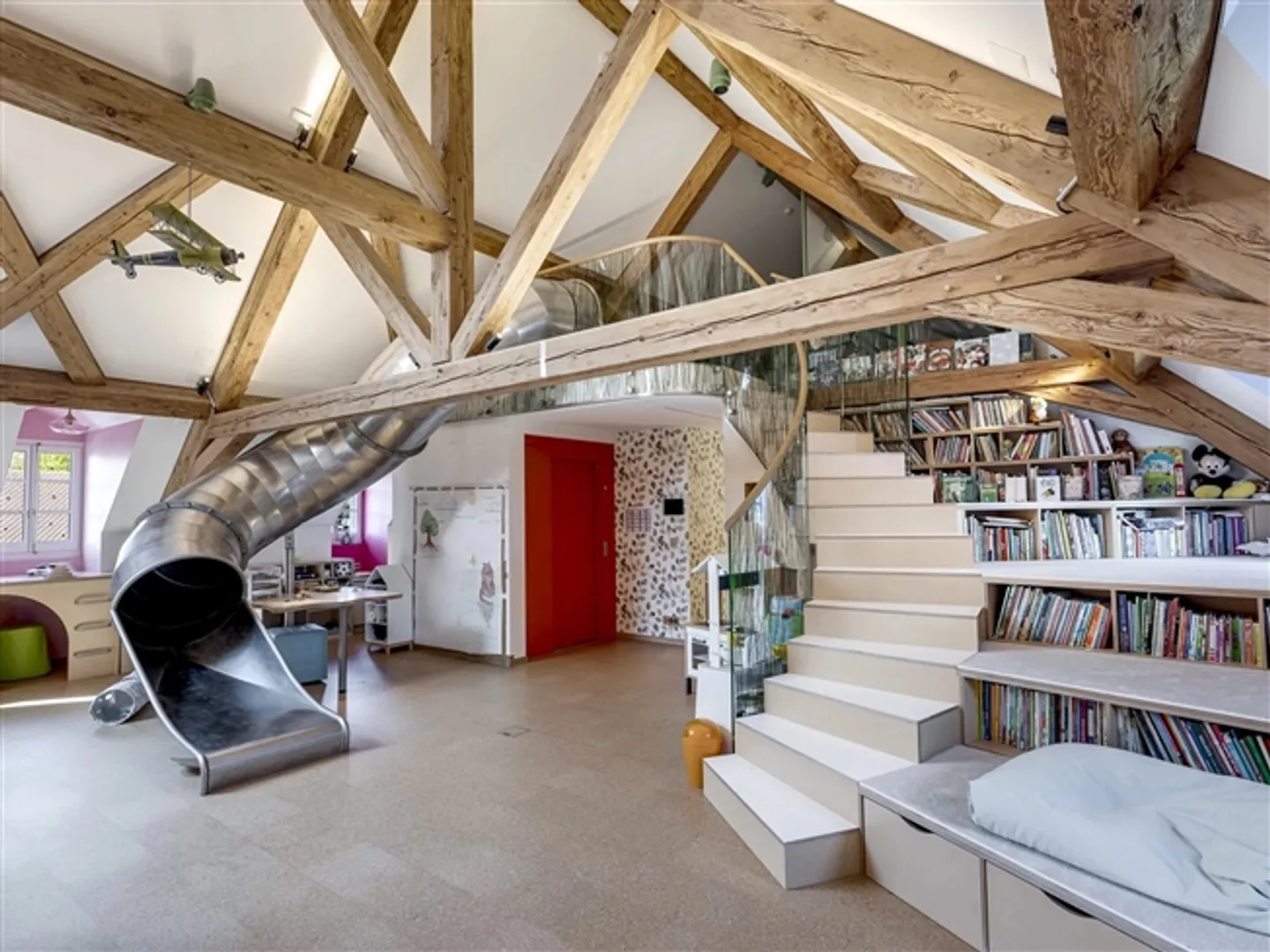 Magnificent, completely renovated mansion - Photo 16 of 20