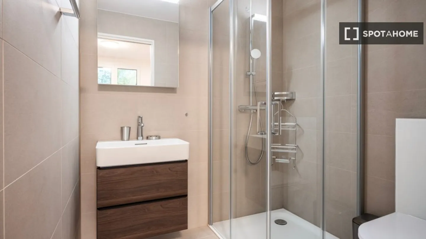 Discover, visit, and rent your new home online with complete confidence. - Photo 7 of 8