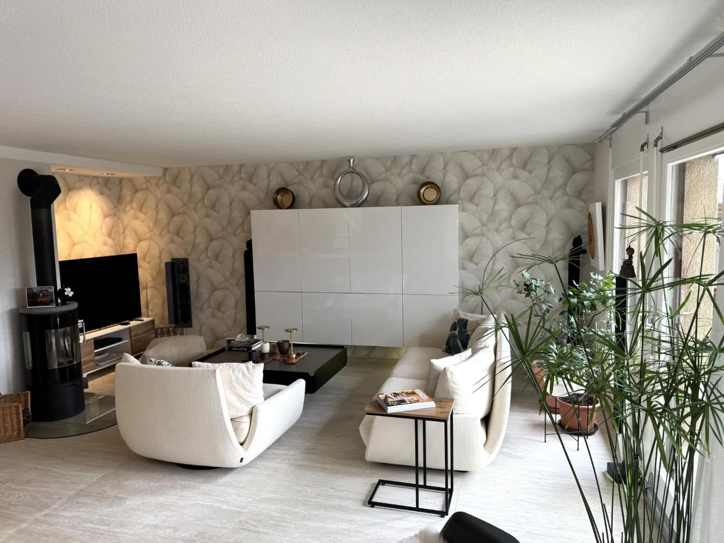 Casa bifamiliare con giardino splendidamente progettato e fiorito - Foto 1 di 12