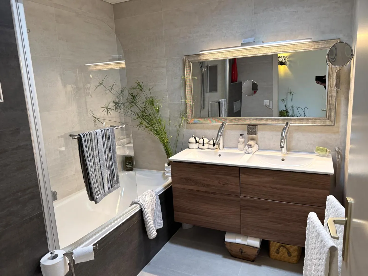 Casa bifamiliare con giardino splendidamente progettato e fiorito - Foto 8 di 12