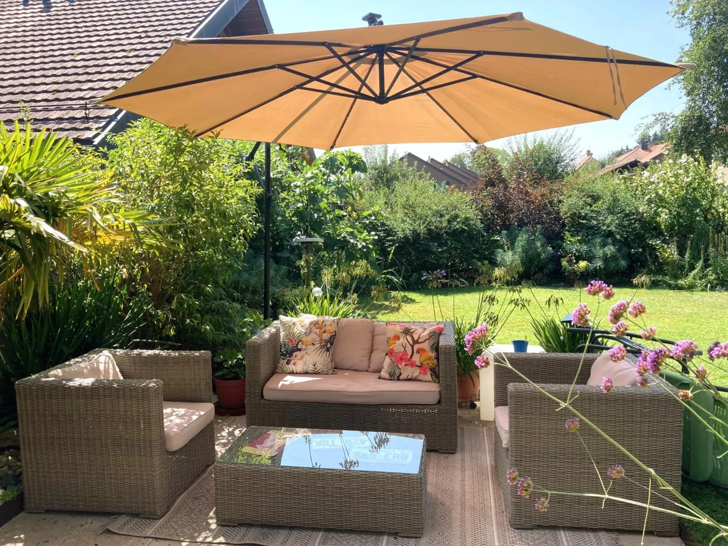 Casa bifamiliare con giardino splendidamente progettato e fiorito - Foto 11 di 12