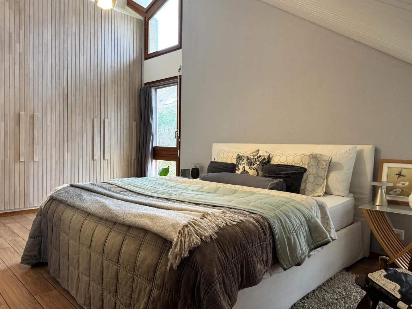 Casa bifamiliare con giardino splendidamente progettato e fiorito - Foto 5 di 12