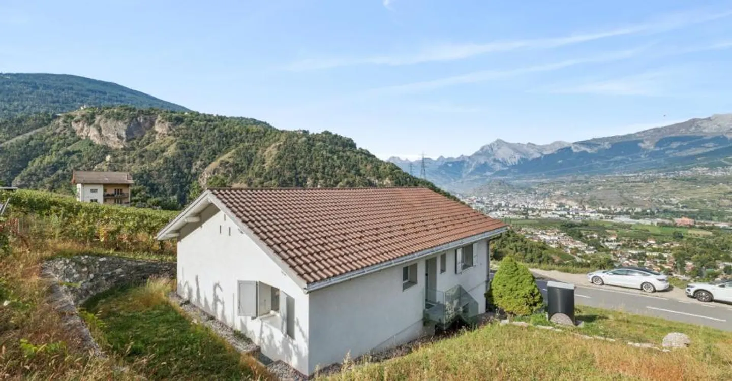 Detached house with panoramic view and privileged setting - Photo 1 of 11