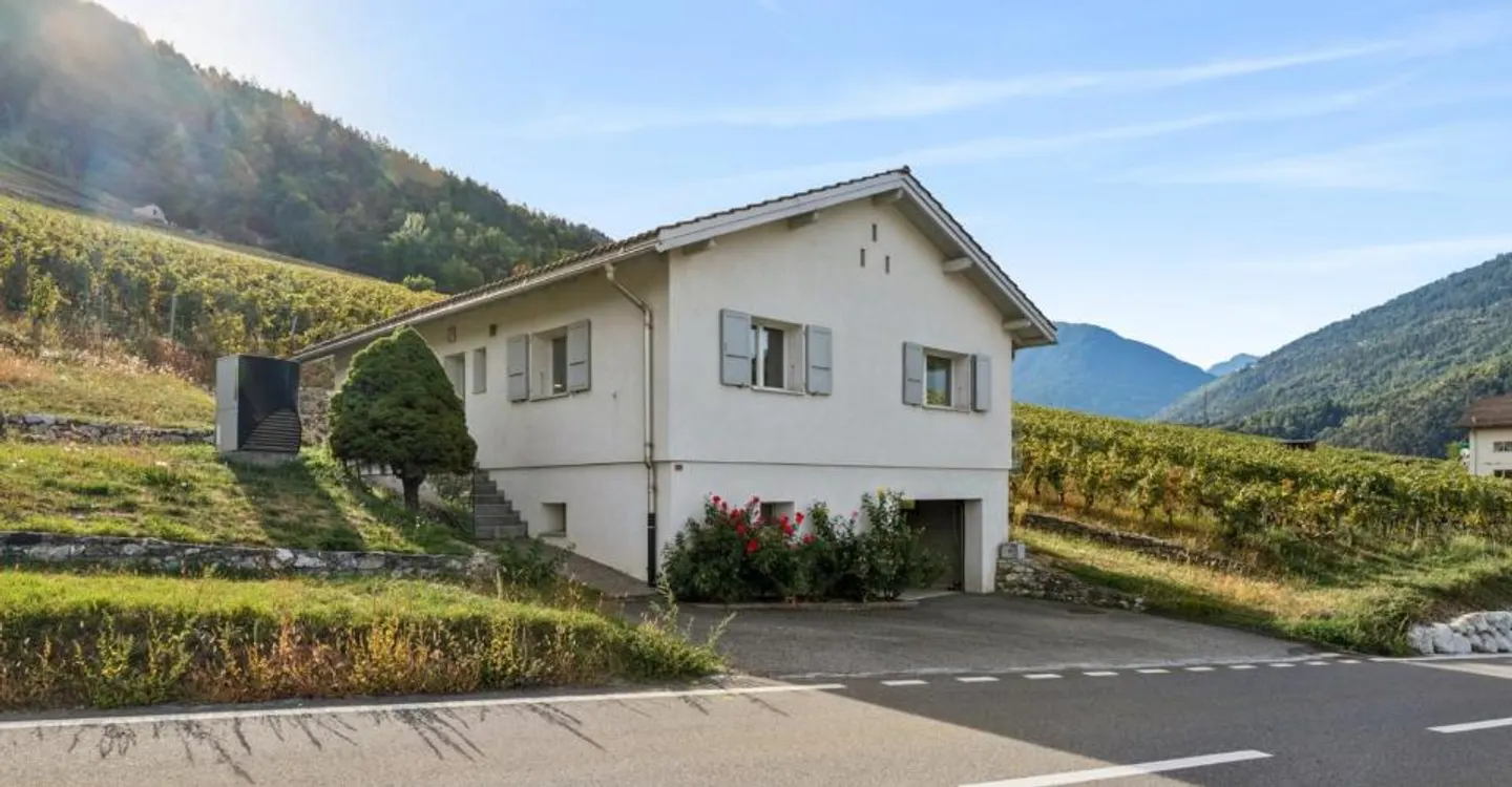 Detached house with panoramic view and privileged setting - Photo 2 of 11