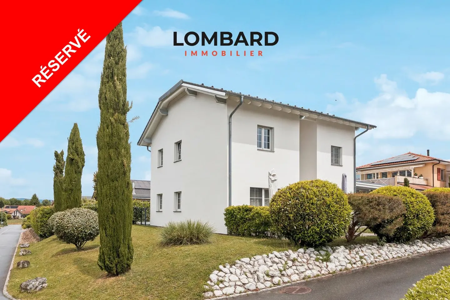 ***RESERVED*** Spacious detached villa with lake view and pool - Photo 1 of 9