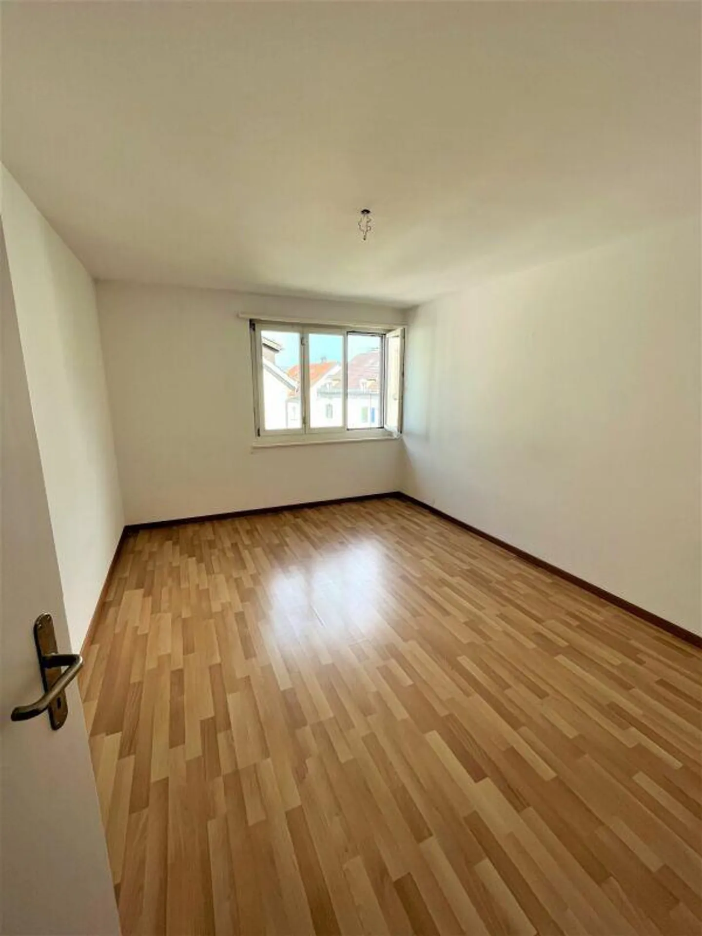 Bell'appartamento di 3,5 locali al 3° piano con balcone - Foto 6 di 7