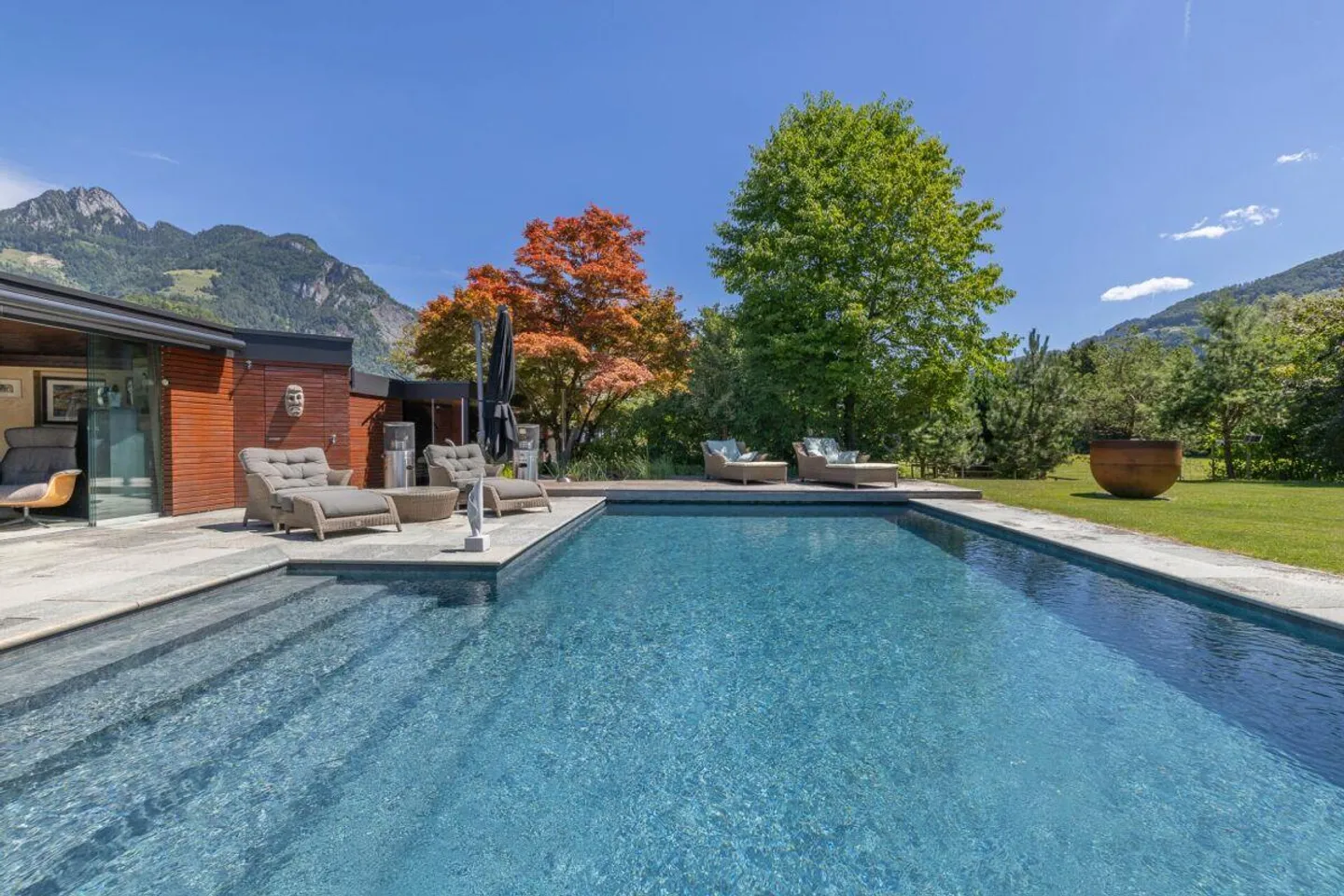 Exklusive Residenz mit Pool und privater Gartenidylle - Photo 3 of 13