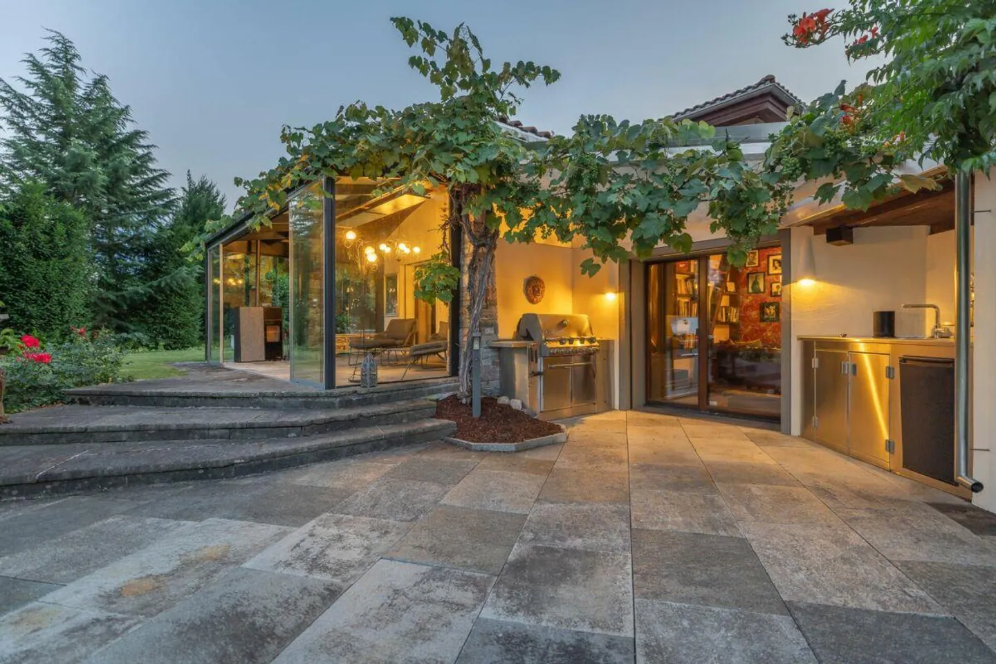 Exklusive Residenz mit Pool und privater Gartenidylle - Photo 5 of 13