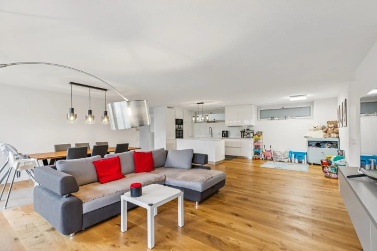 Stylish 3.5-Room Garden Apartment – Modern, Renovated & Minergie Certified - Photo 6 of 13