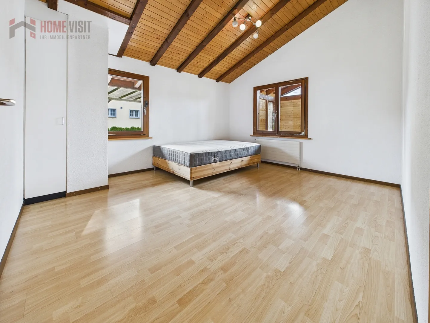 «Einfamilienhaus mit Herz–Gartenparadies & Ausbaupotenzial in Safenwil» - Foto 5 von 14