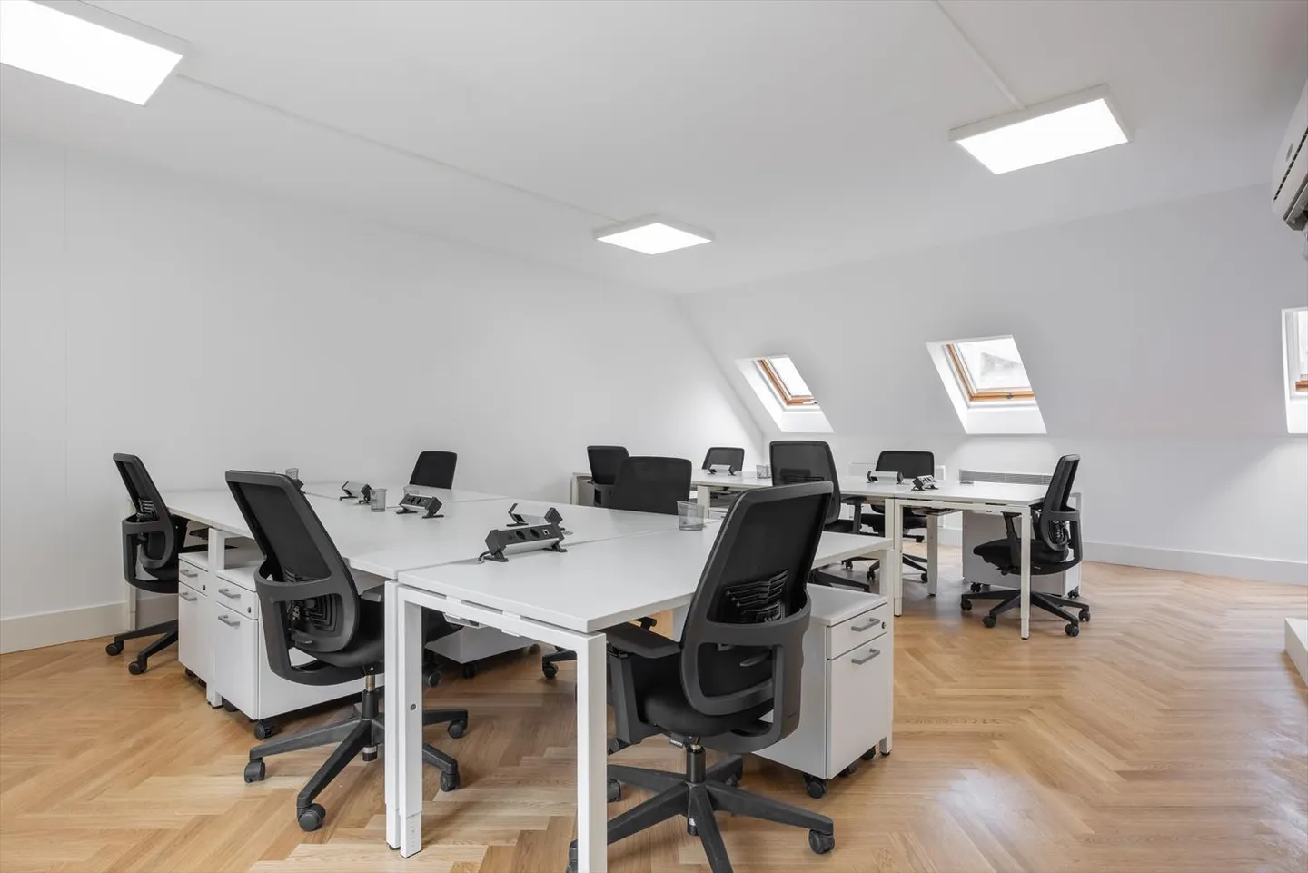 Spazio ufficio aperto per 10 persone a Signature Rhone - Foto 2 di 10
