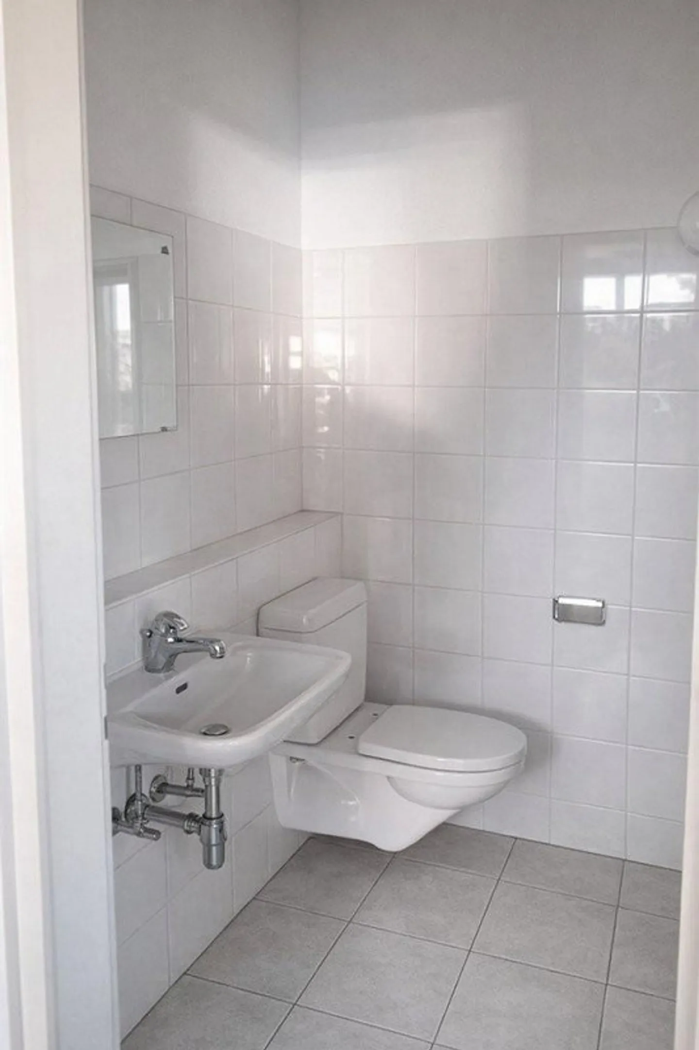 Garage spazioso con magazzino - Foto 4 di 4