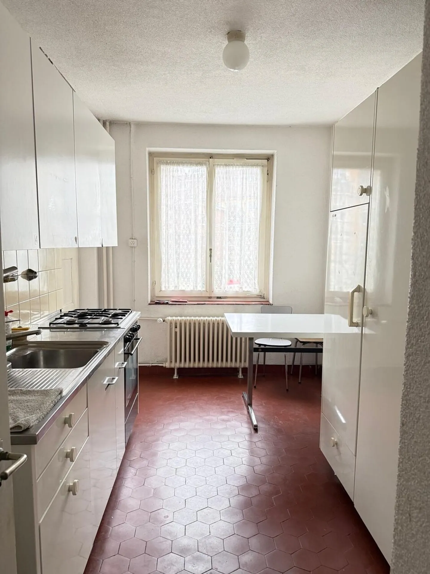 Furnished apartment for rent - Photo 2 of 6