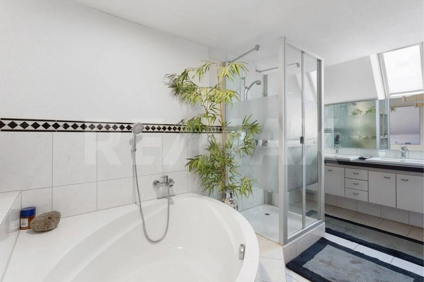 Maison individuelle de 7 pièces avec un appartement séparé dans un emplacement exclusif - Photo 9 sur 11