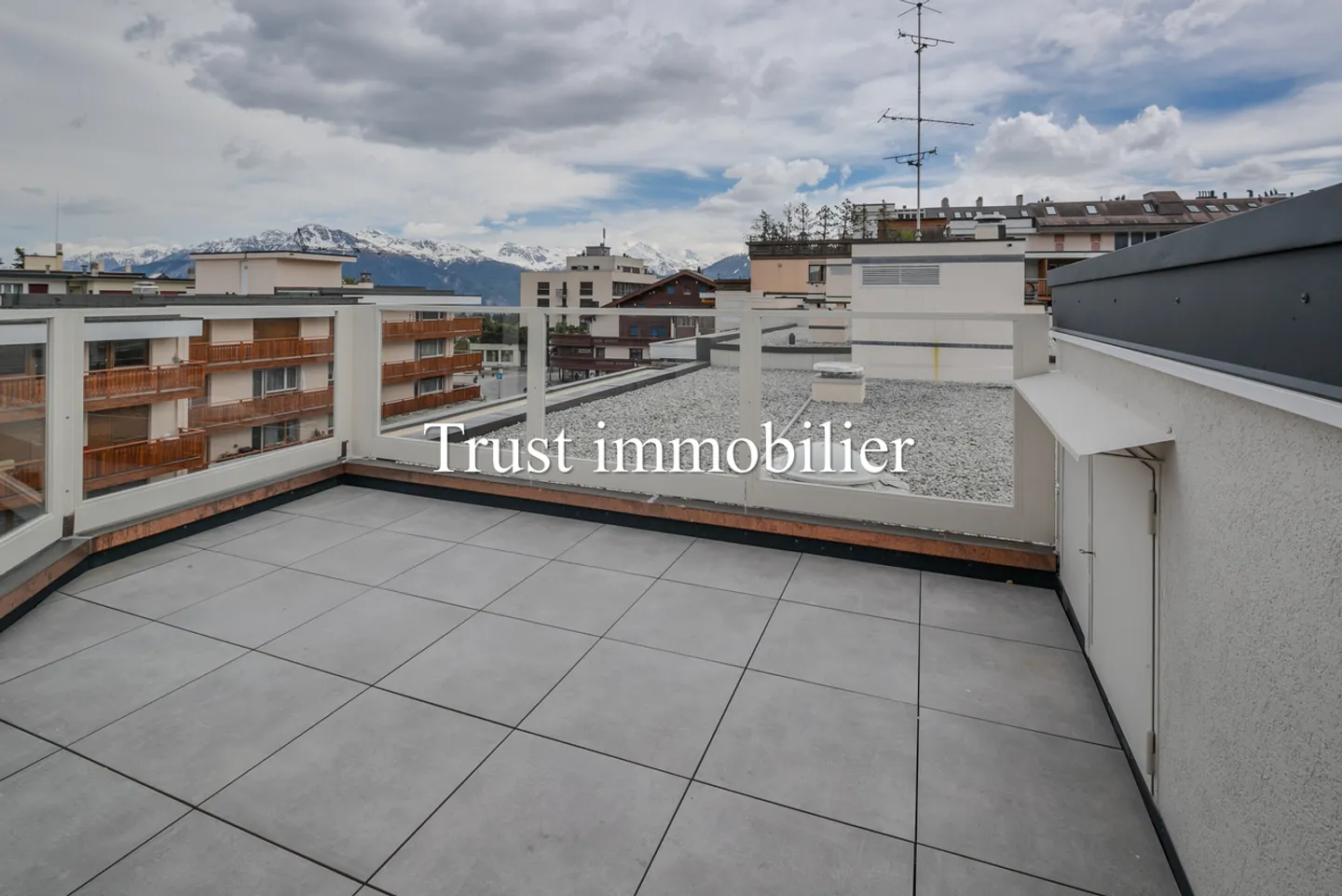 4000. Exceptional Penthouse in the Heart of Crans - Photo 4 of 20