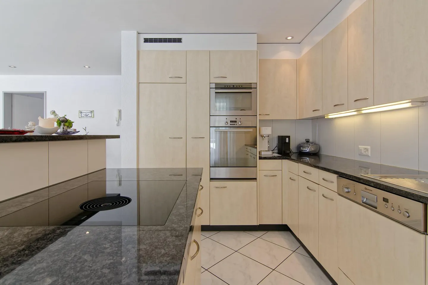 Condominium ensoleillé de 5,5 pièces avec ascenseur au 1er étage - Photo 6 sur 7