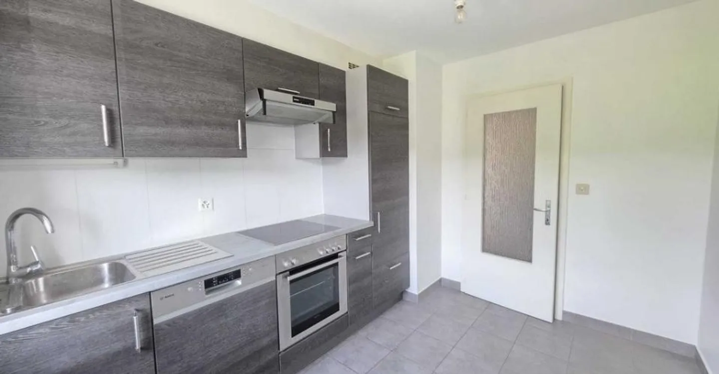 Charmant Appartement Rénové - Photo 1 sur 11