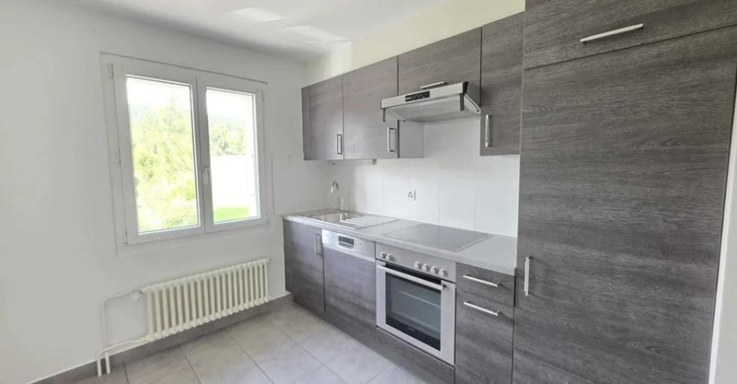 Charmant Appartement Rénové - Photo 2 sur 11