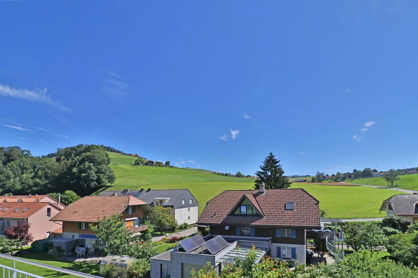 Appartements en attique modernes avec vue panoramique à Biglen - Photo 2 sur 11