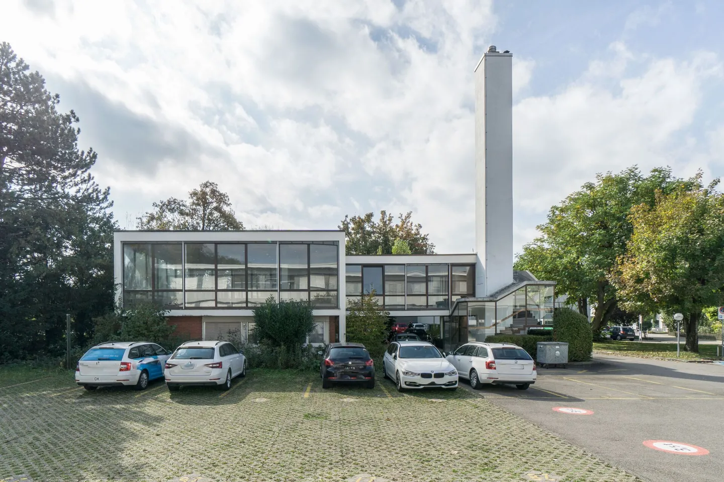 Spazio ufficio in un edificio di portineria vincolato - Foto 1 di 11
