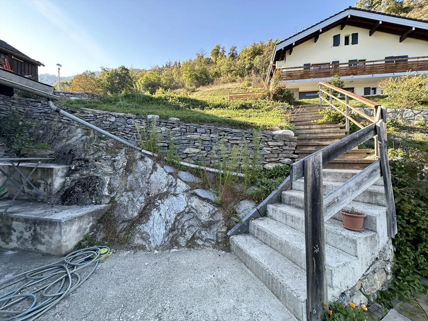 Flanthey – Charmantes Villa mit 3.5 Zimmern, Terrasse, Rasen und Doppelgarage - Foto 9 von 42