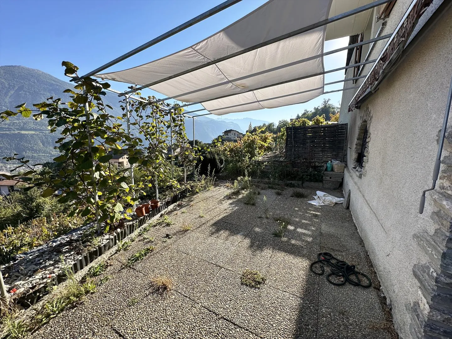 Flanthey – Charmantes Villa mit 3.5 Zimmern, Terrasse, Rasen und Doppelgarage - Foto 12 von 42