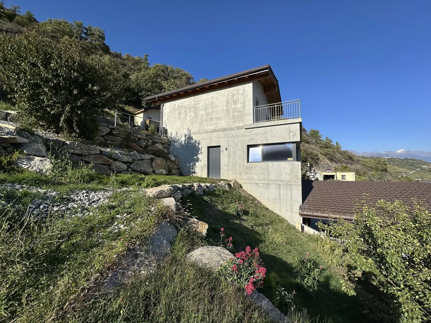 Flanthey – Charmantes Villa mit 3.5 Zimmern, Terrasse, Rasen und Doppelgarage - Foto 13 von 42