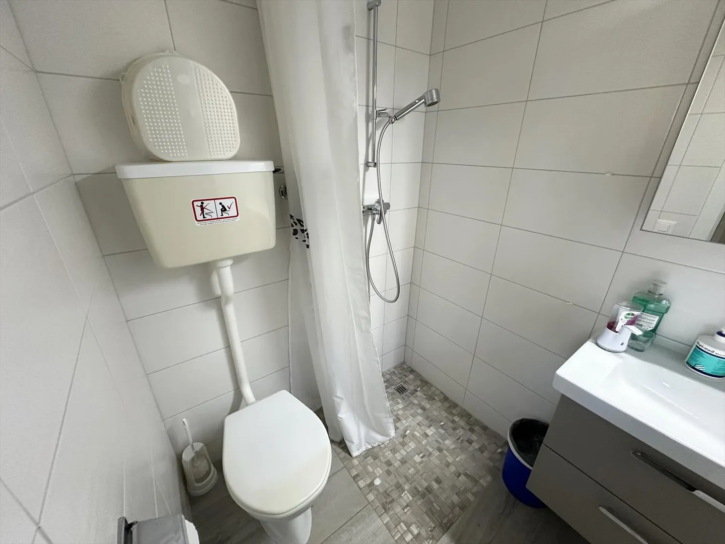 Flanthey – Charmantes Villa mit 3.5 Zimmern, Terrasse, Rasen und Doppelgarage - Foto 19 von 42