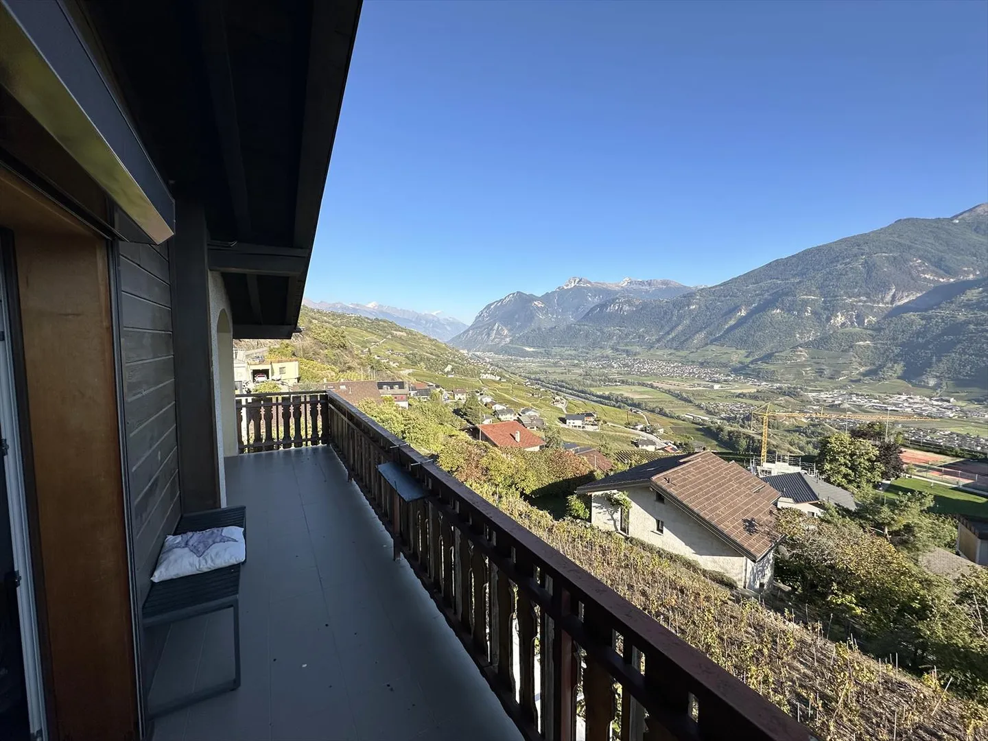 Flanthey – Charmantes Villa mit 3.5 Zimmern, Terrasse, Rasen und Doppelgarage - Foto 28 von 42