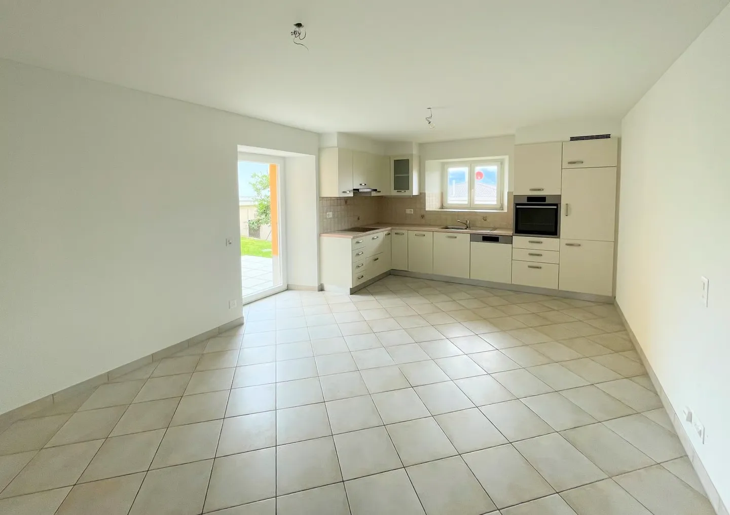 Geräumiges, komplett renoviertes Haus, nur 15 Minuten von Bellinzona entfernt - Photo 6 of 14