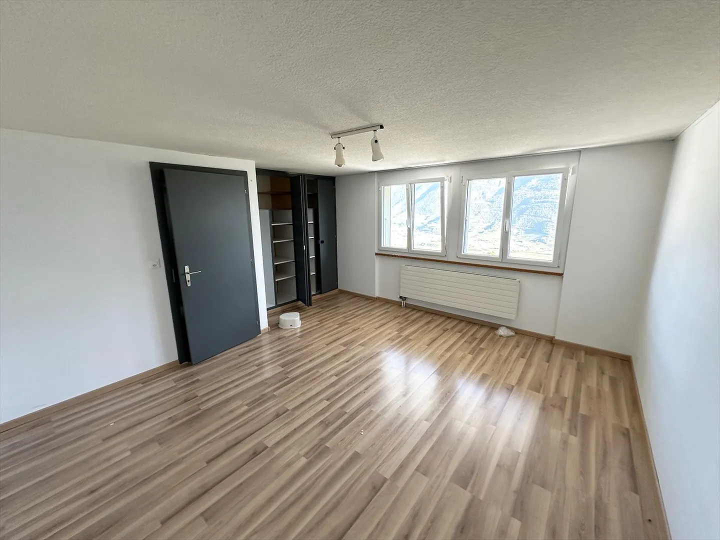 Flanthey – Charmantes Villa mit 3.5 Zimmern, Terrasse, Rasen und Doppelgarage - Foto 34 von 42