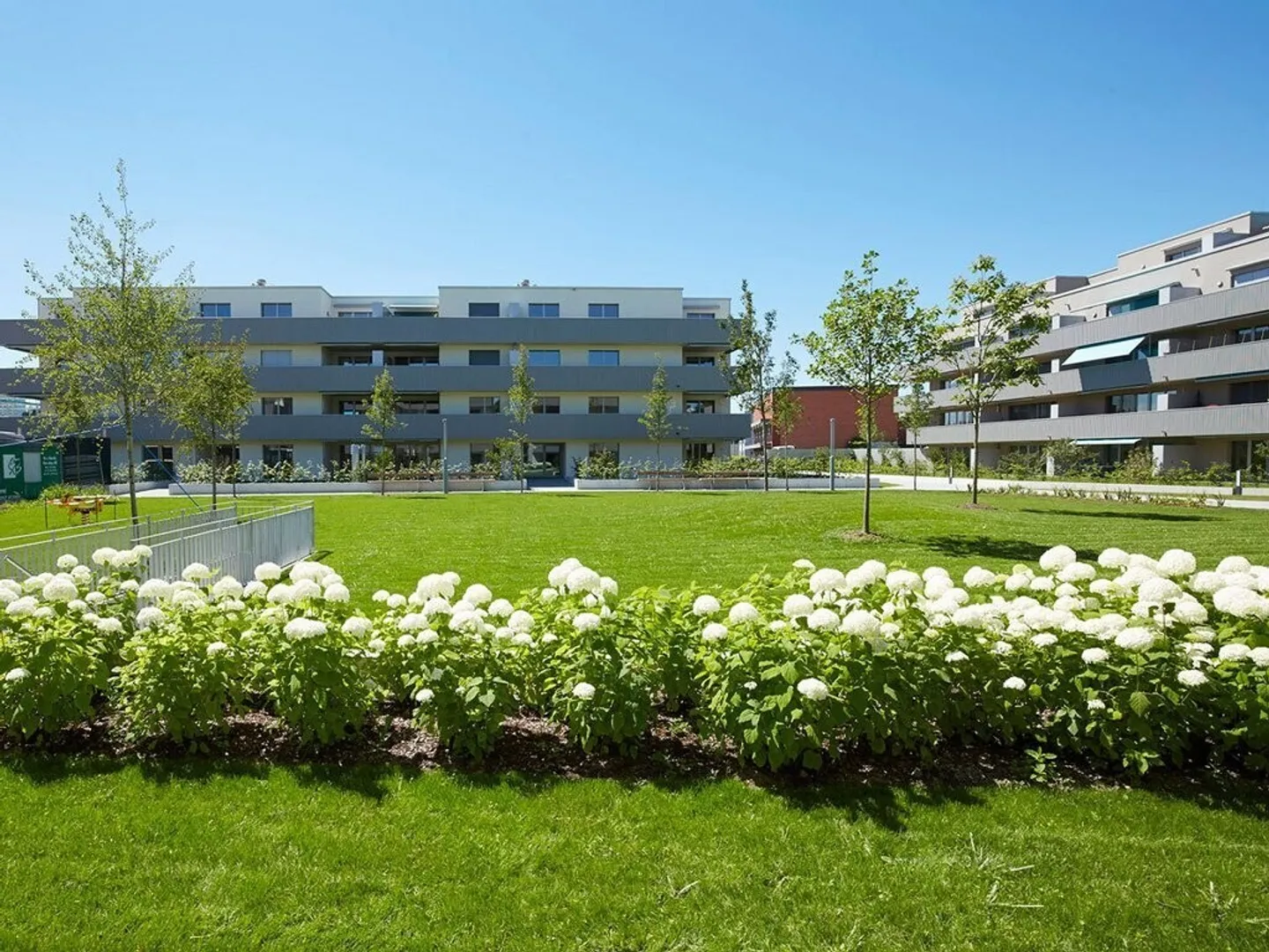Vivre dans le vert - Appartement central de 3,5 pièces avec balcon - Photo 10 sur 12