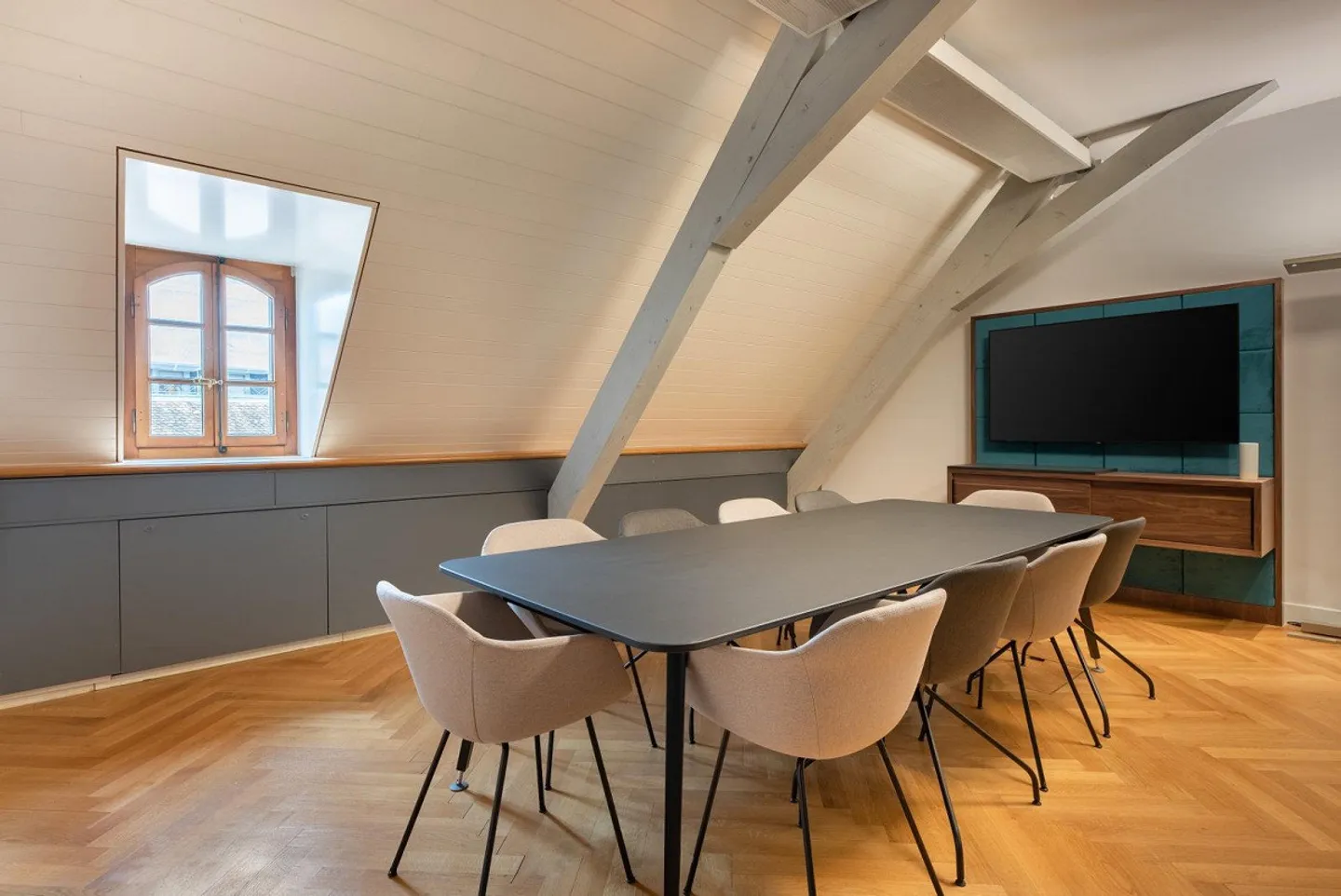 Private office for 4 at Signature Rhone - Photo 1 of 9