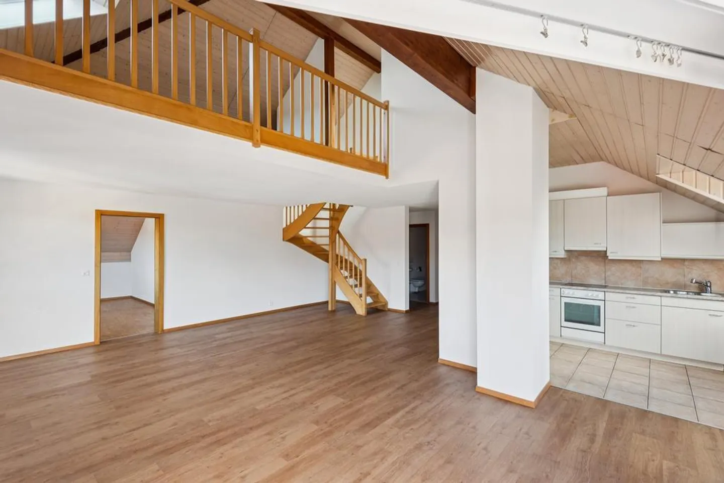 Spacious apartment with a view over two floors - Photo 2 of 12