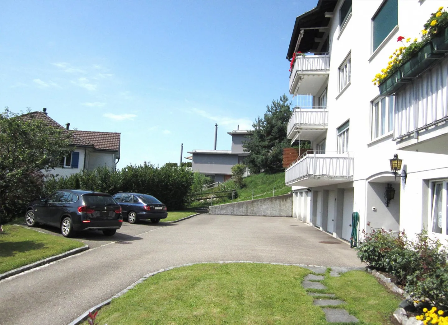 Spacious 3-room apartment with balcony - Photo 1 of 9