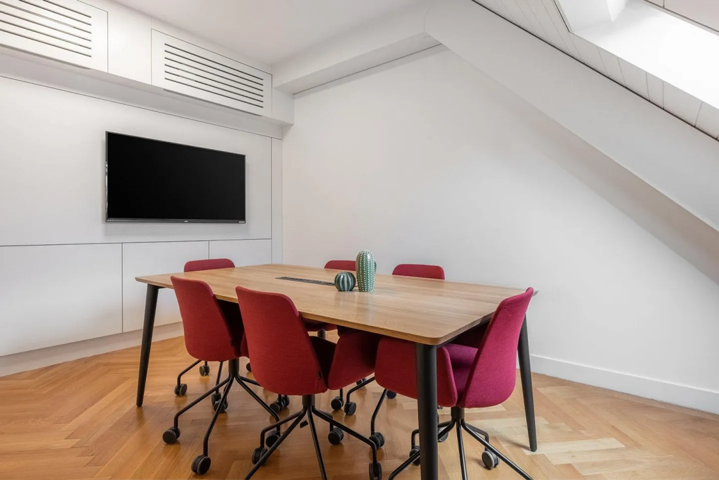 Private office for 4 at Signature Rhone - Photo 6 of 9