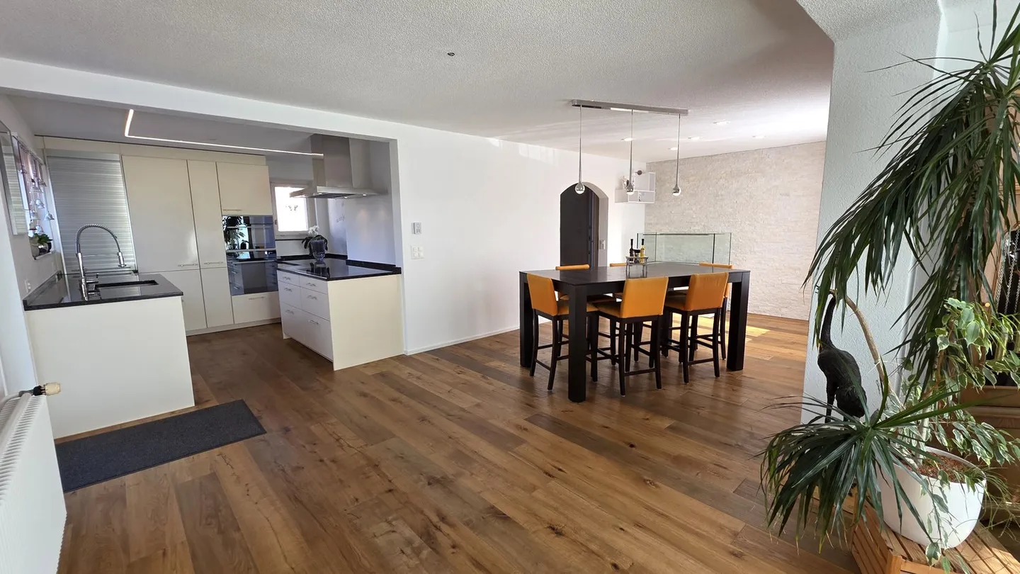 Charming Family Home with Garden - Photo 6 of 19