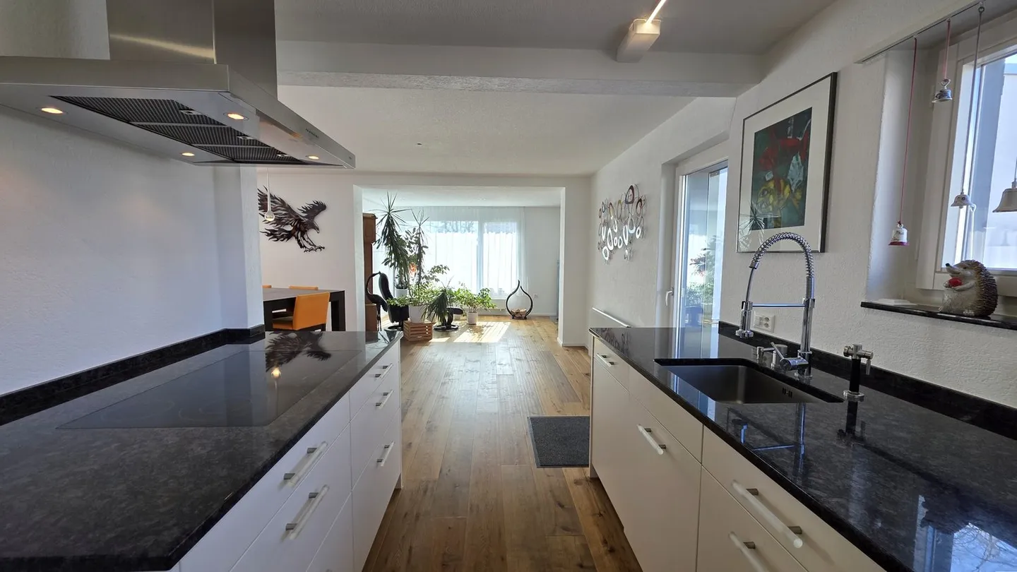 Charming Family Home with Garden - Photo 9 of 19