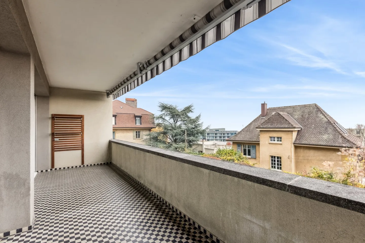 Quiet neighborhood near train station and lake, peaceful and green environment - Photo 7 of 8