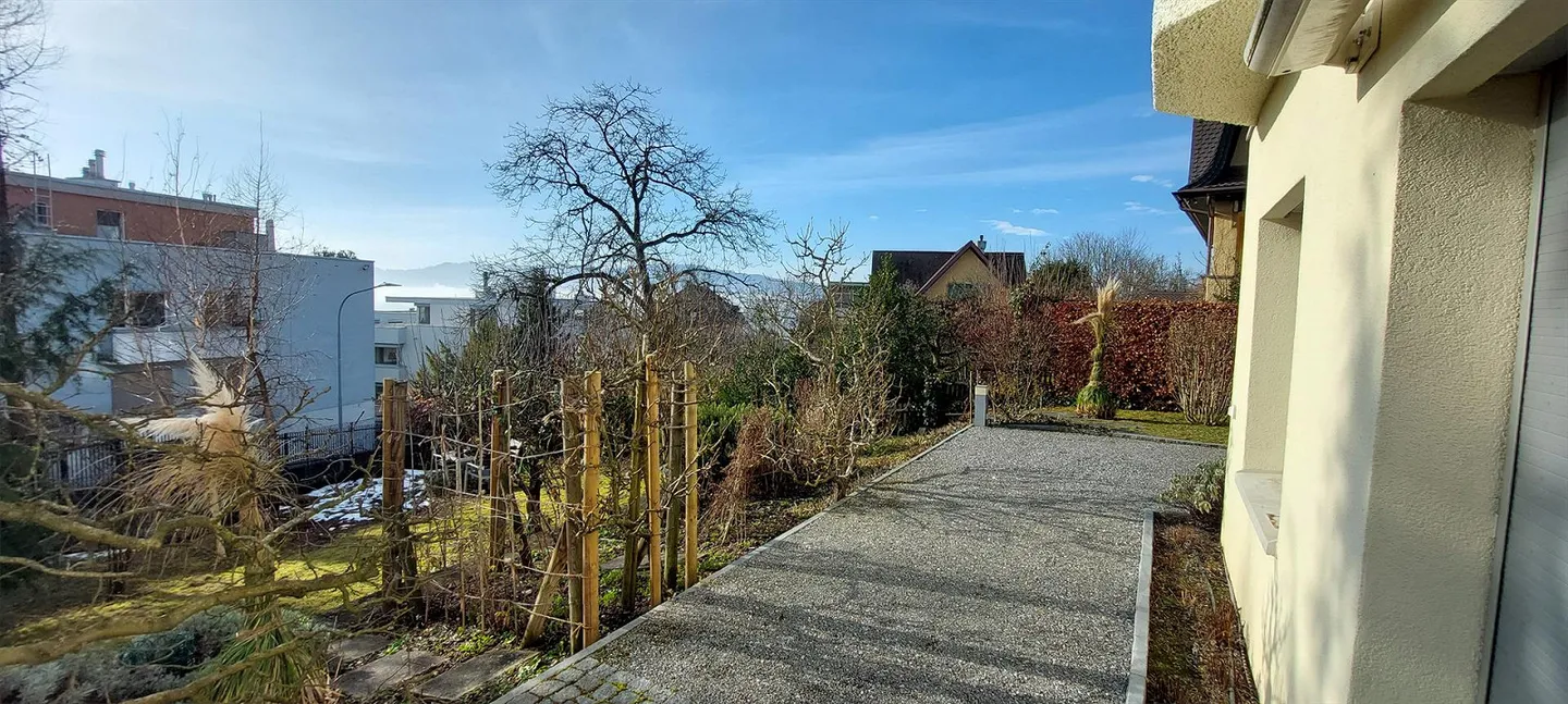 3.5-Room Garden Apartment in a Quiet Location in Zurich - Photo 2 of 9