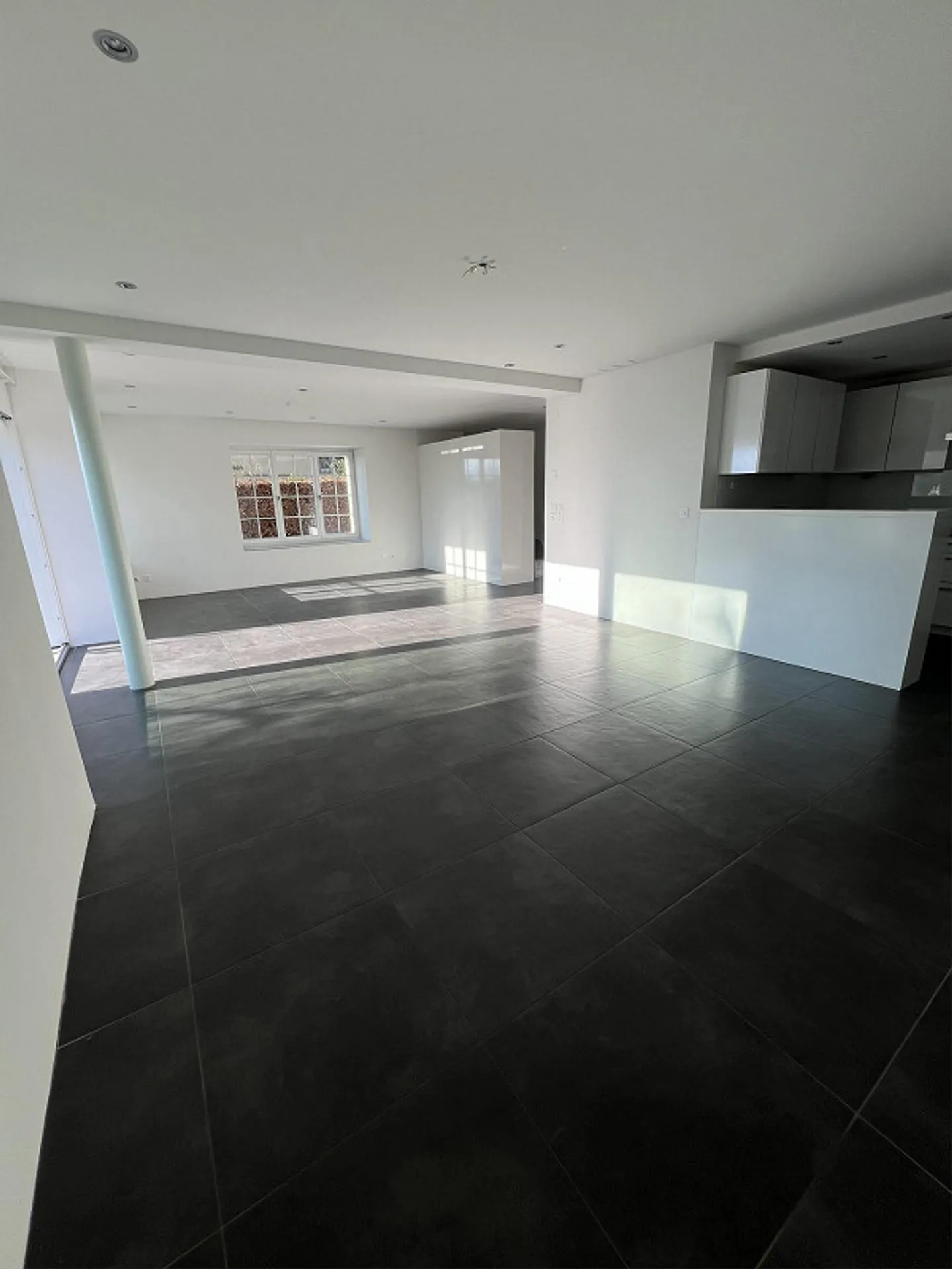 3.5-Room Garden Apartment in a Quiet Location in Zurich - Photo 5 of 9