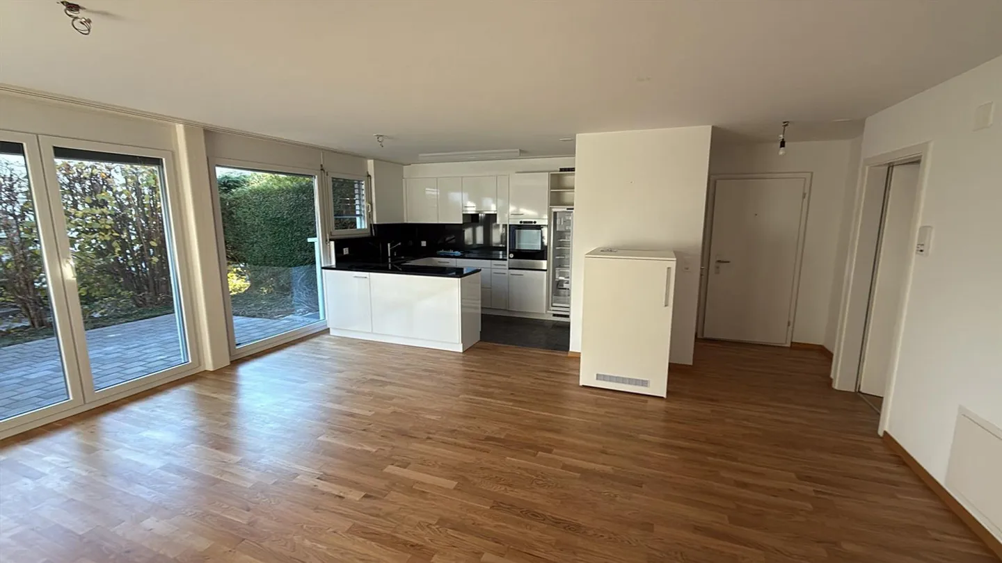 Parterrewohnung mit grossem Sitzplatz an ruhiger Lage - Foto 2 von 7