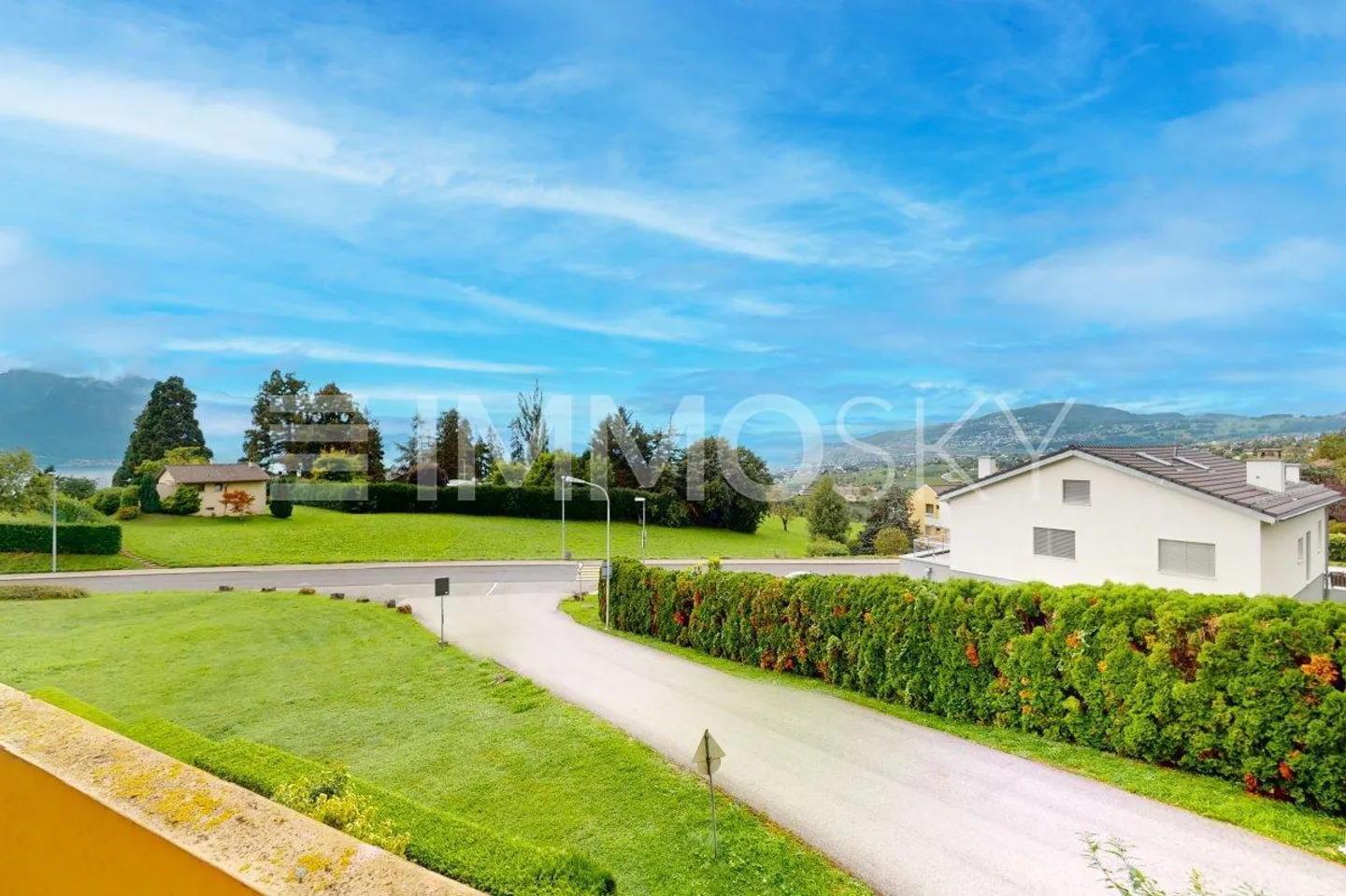 Geräumige 3,5 Zimmer in Chernex mit atemberaubendem Blick - Foto 2 von 5