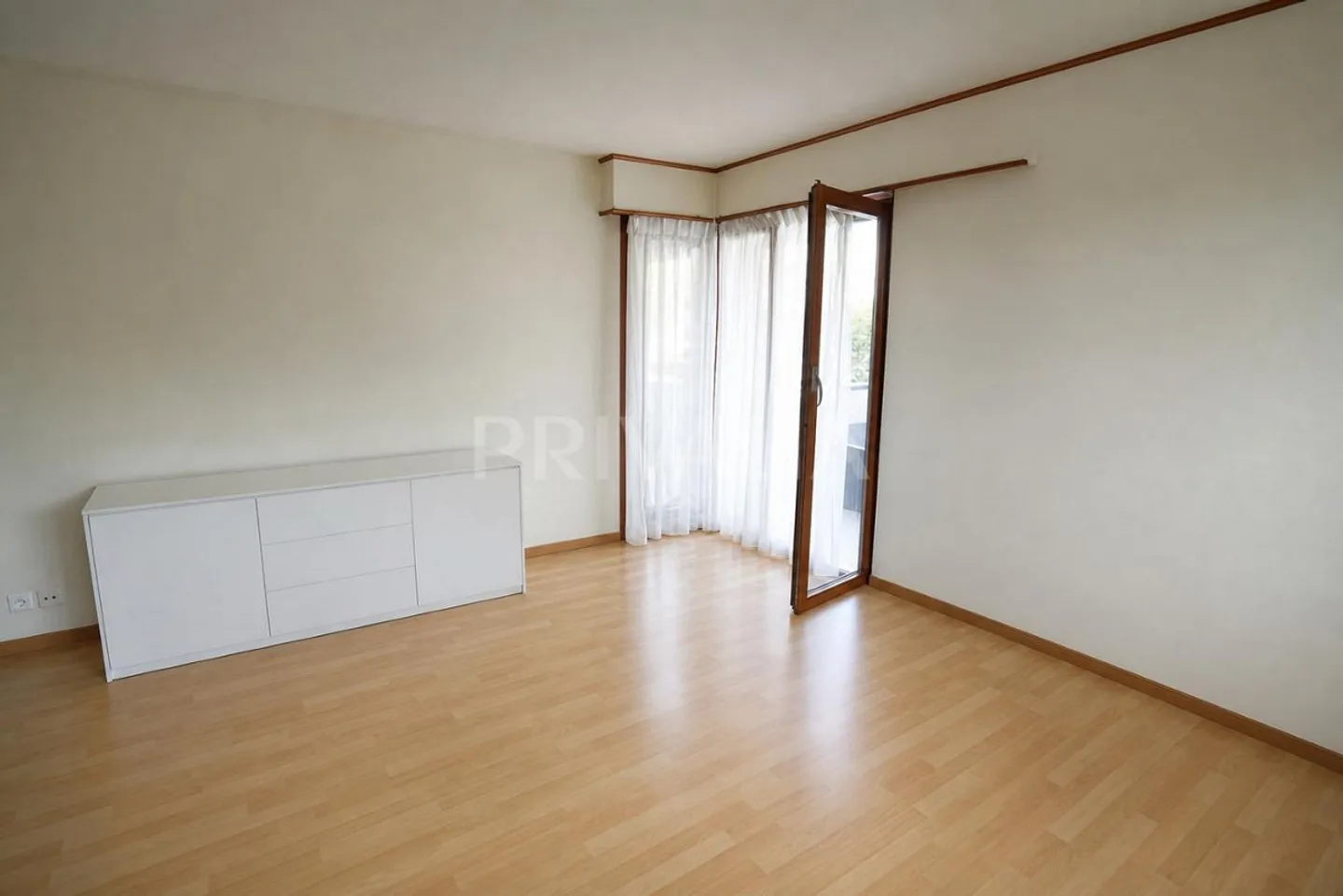 En exclusivité : Charmant 2½ pièces avec balcons et vue sur le lac - Photo 3 of 7