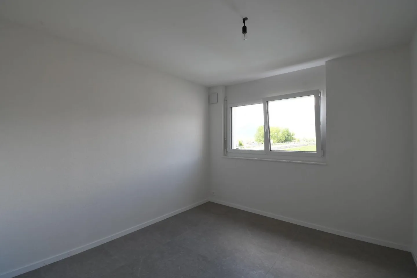 Bright 4.5 Room Apartment - Photo 6 of 11