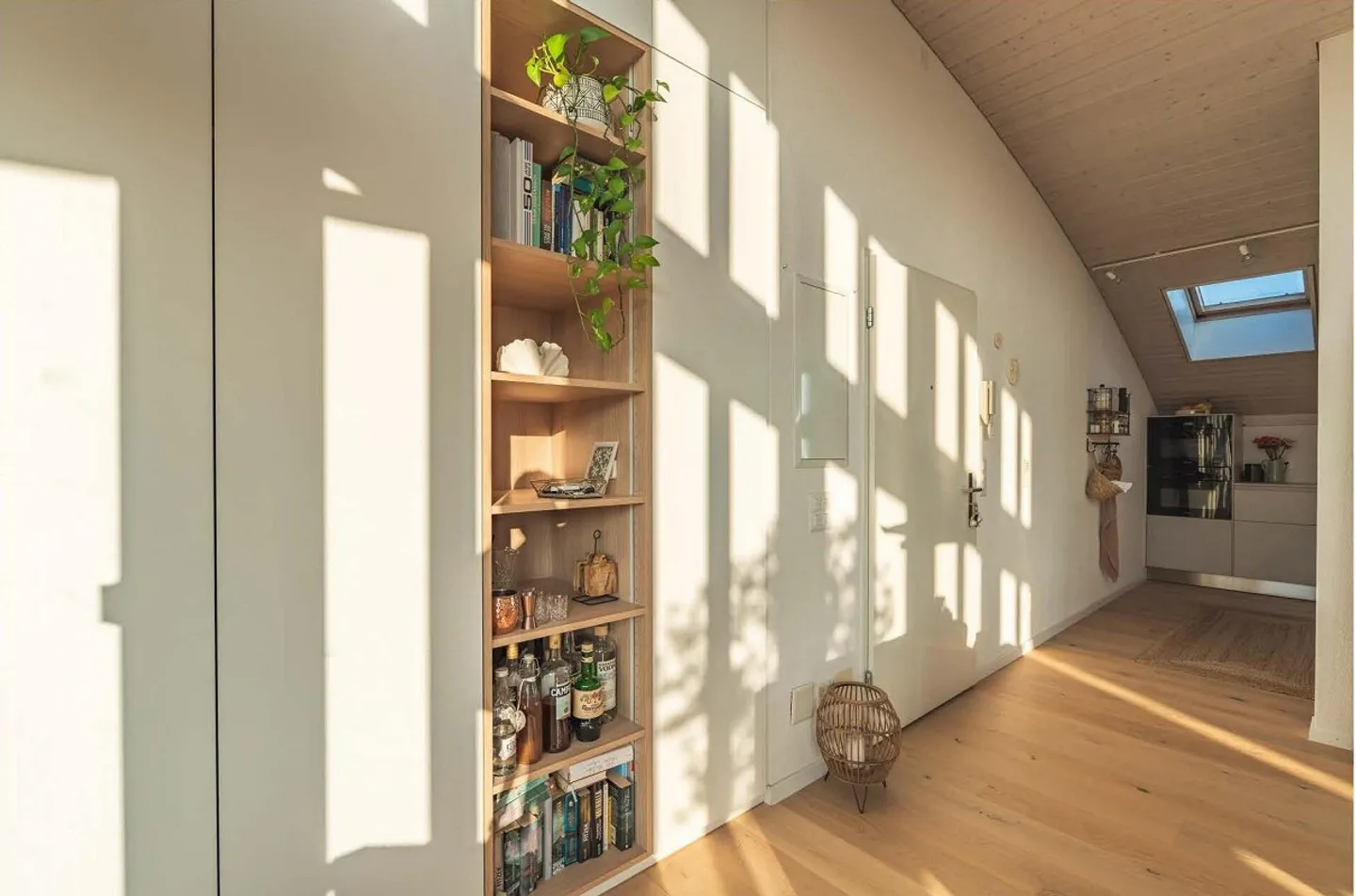 Quiet, bright penthouse apartment with great views including 2 parking spaces - Photo 2 of 11