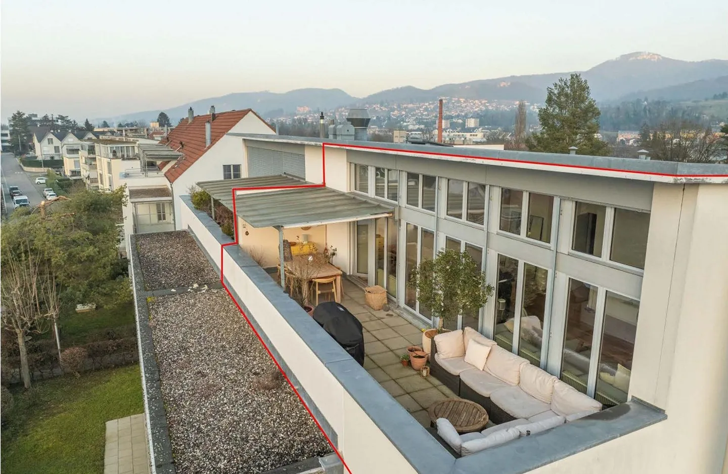 Quiet, bright penthouse apartment with great views including 2 parking spaces - Photo 11 of 11