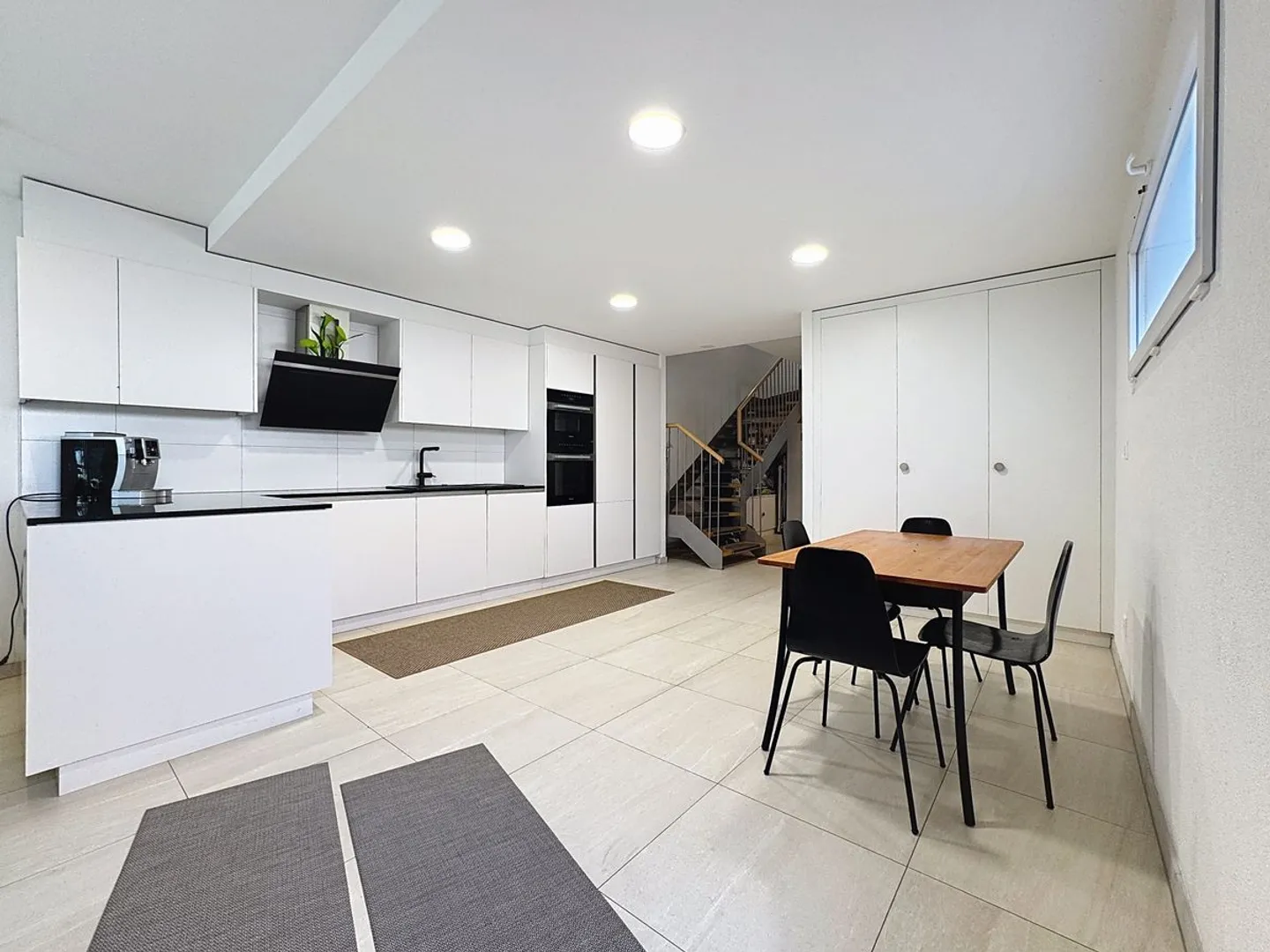 Congratulazioni - Appartamento di 4,5 locali con terrazza, balconi e ingresso privato, a 10 minuti da Losanna - Foto 3 di 13