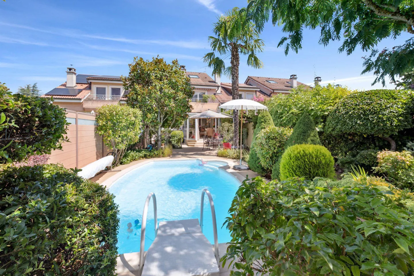 Charmante maison mitoyenne - Photo 1 sur 5