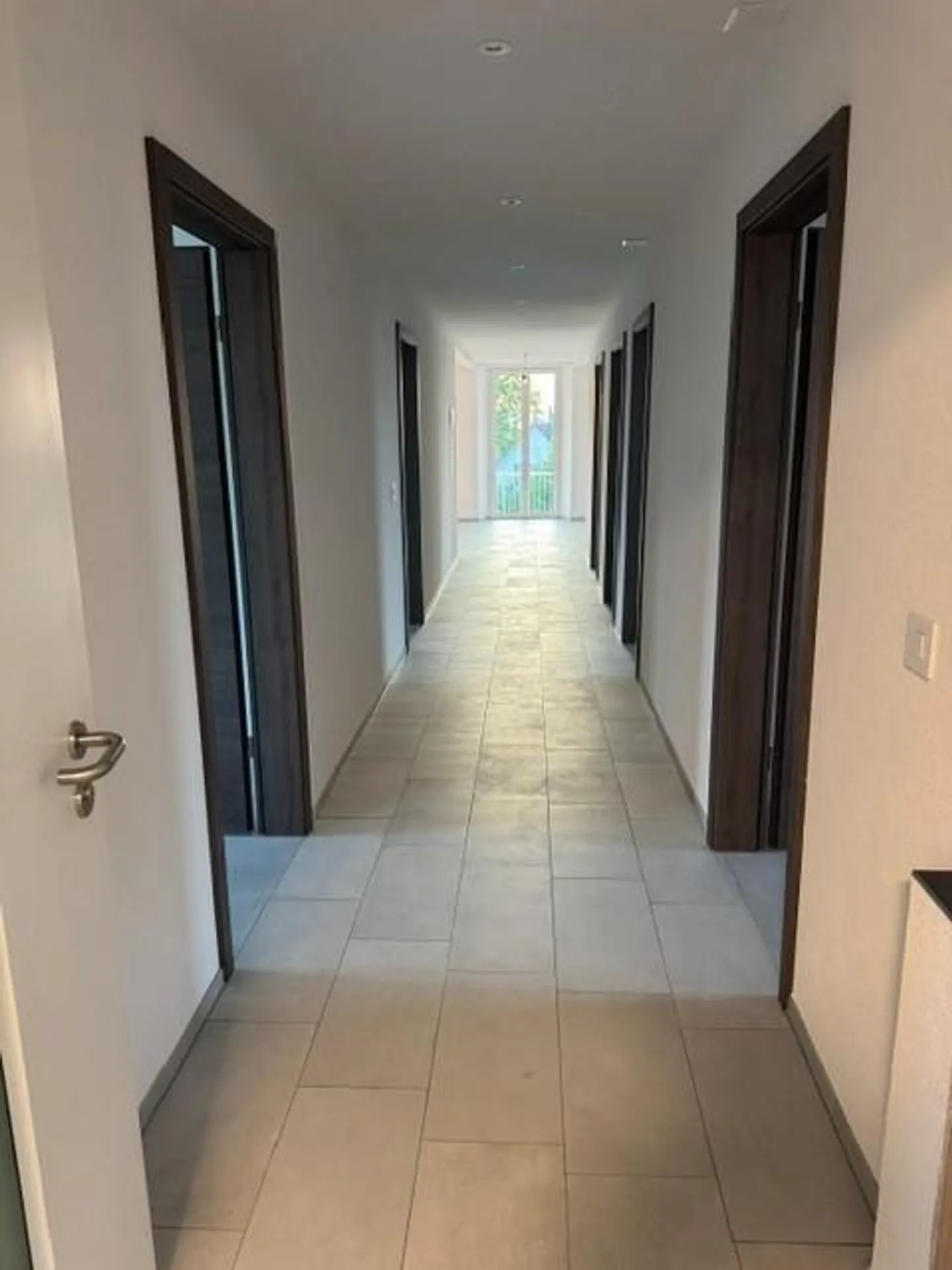 Spacious 5.5-room apartment in the green - Photo 5 of 13